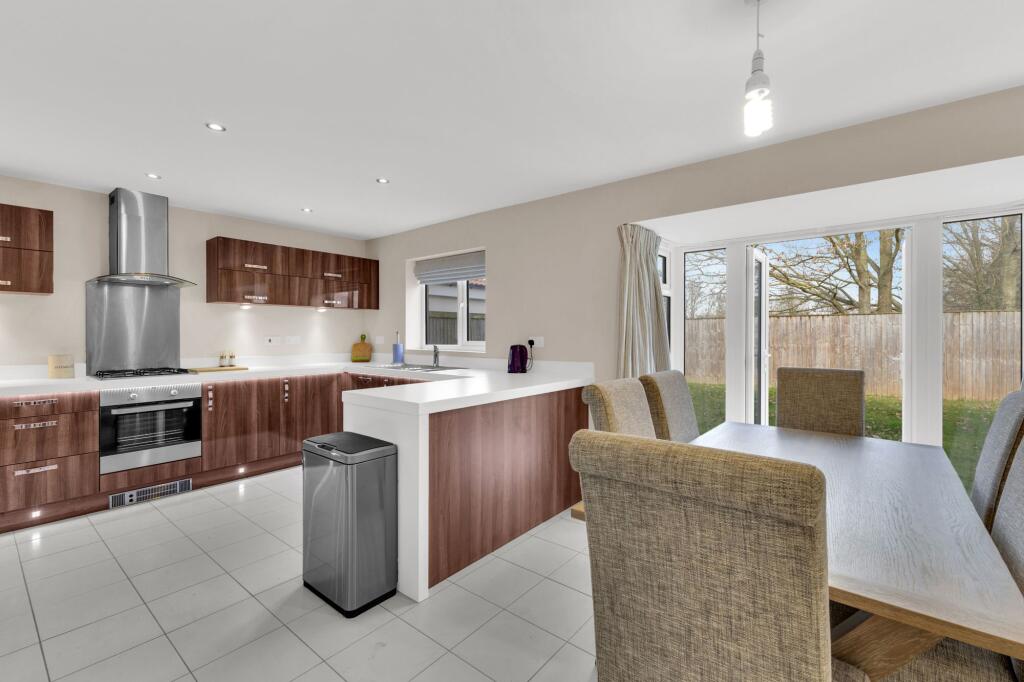 Athelstane Crescent, Edenthorpe, DN3 photo 4