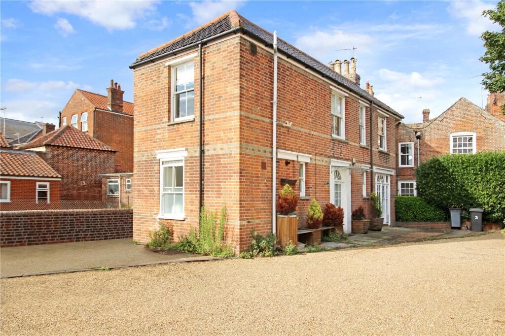 1-bed apartment on High Street, Southwold, Suffolk, IP18, £325,000