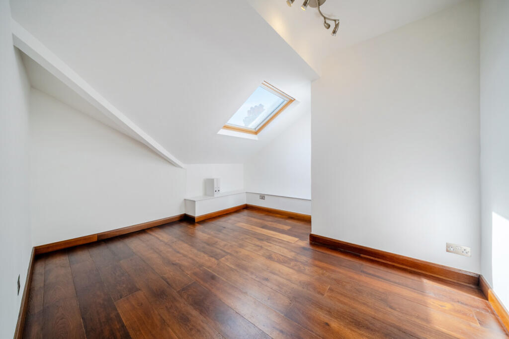 Apartment in London - More