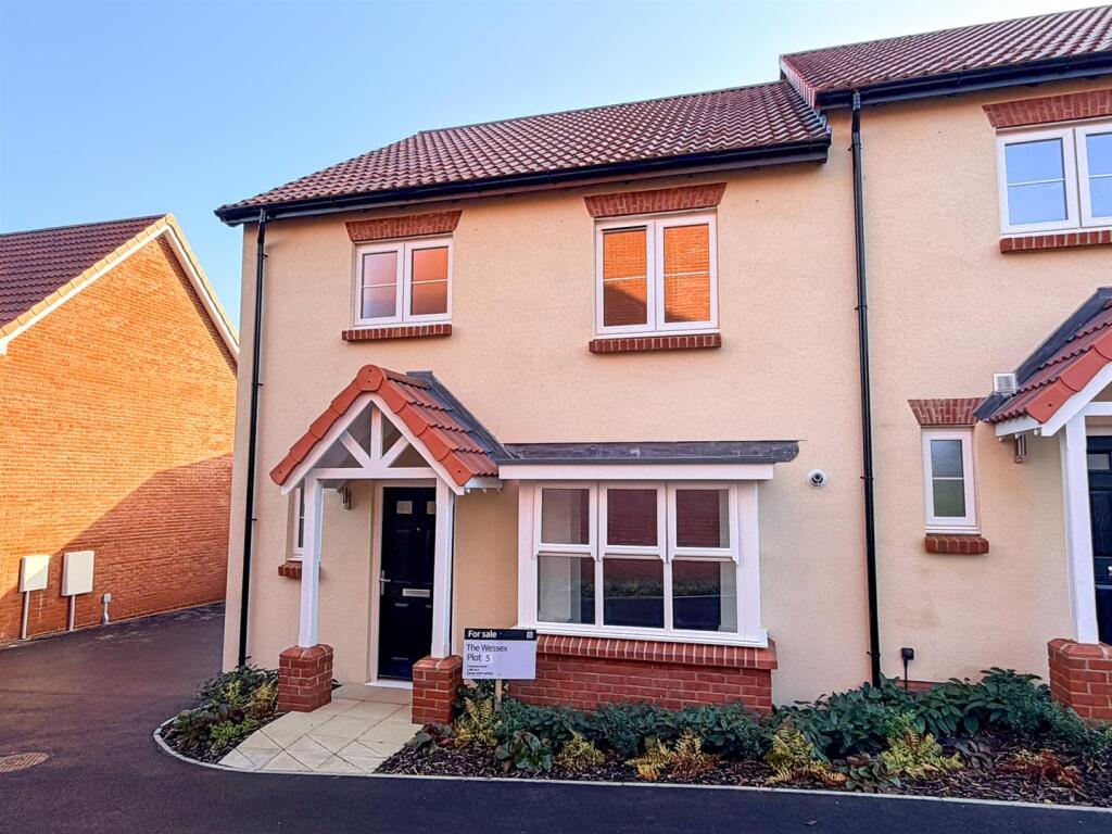 3-bed semi-detached on Limers Lane, Northam, Bideford, £350,000