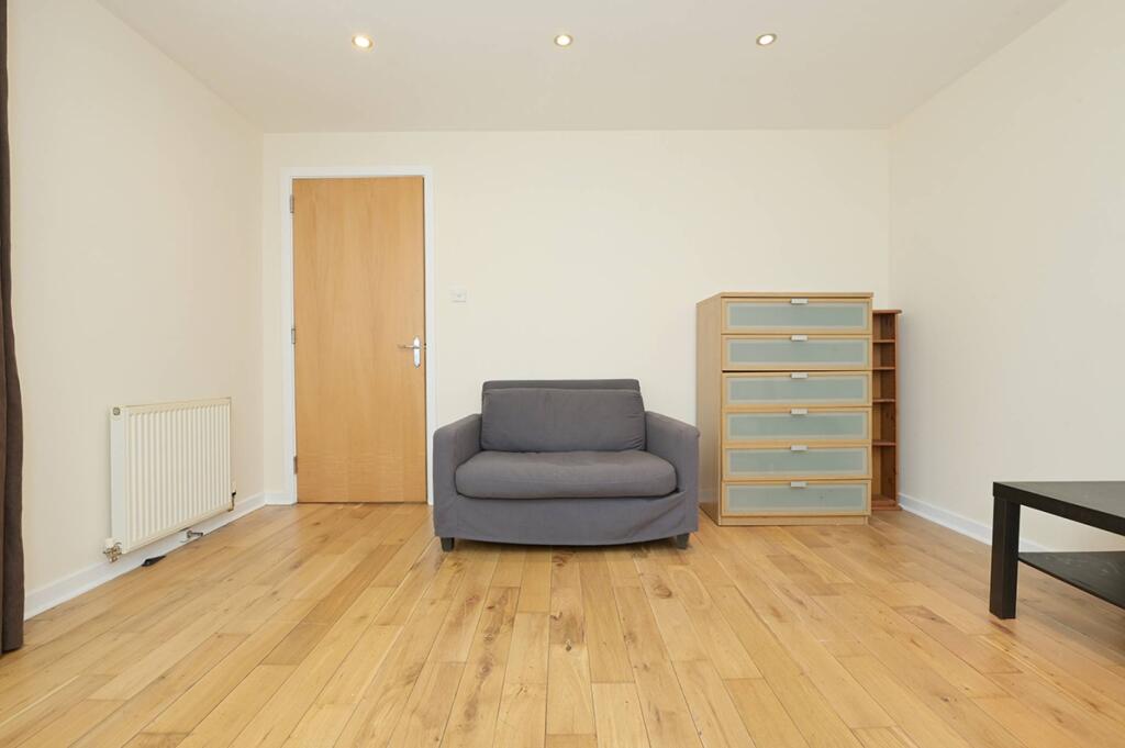Apartment in Edinburgh, Leith Central - View 3