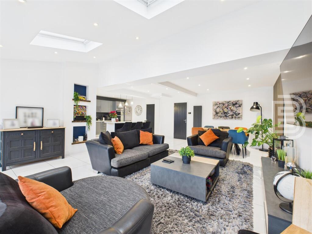 House in Rugby, Hillmorton - More