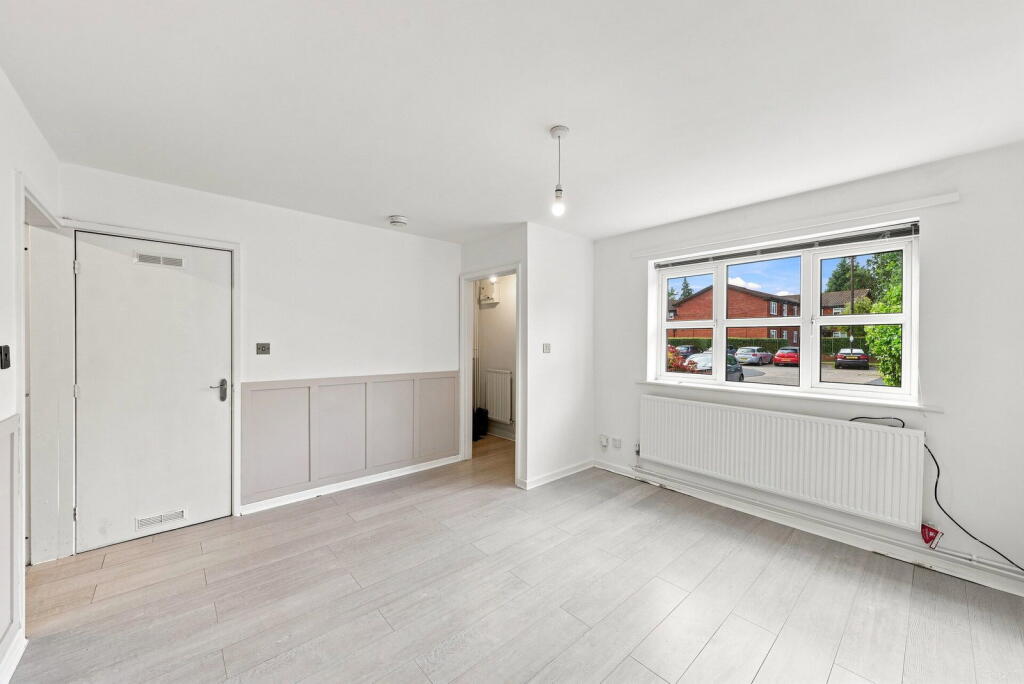 House in Manchester, Newall Green - View 4