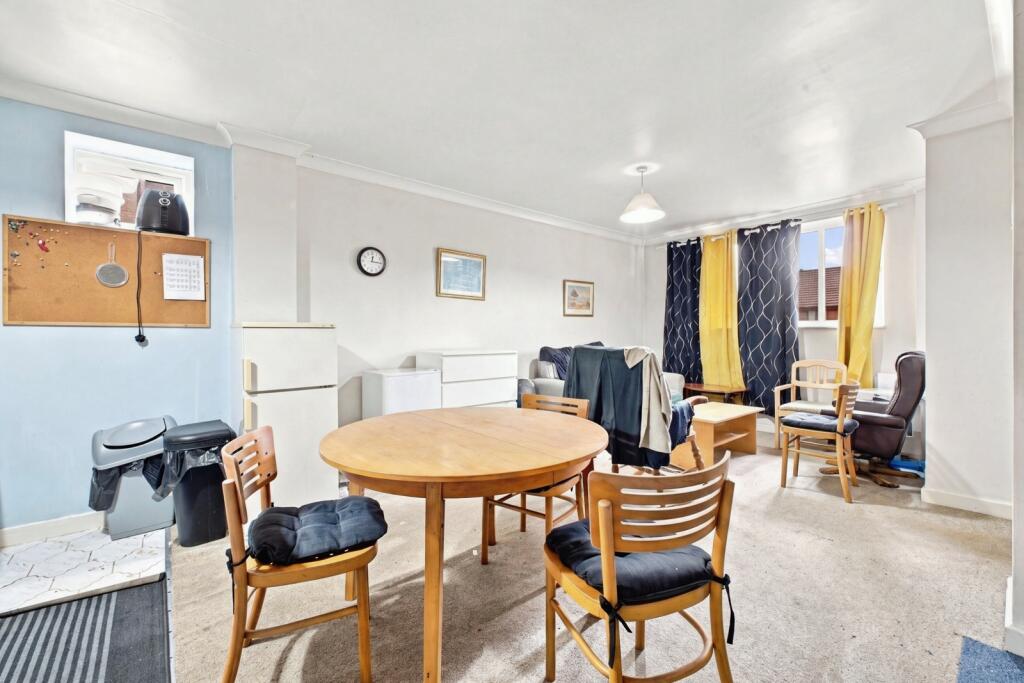 Apartment in Northampton, West Northamptonshire - View 4