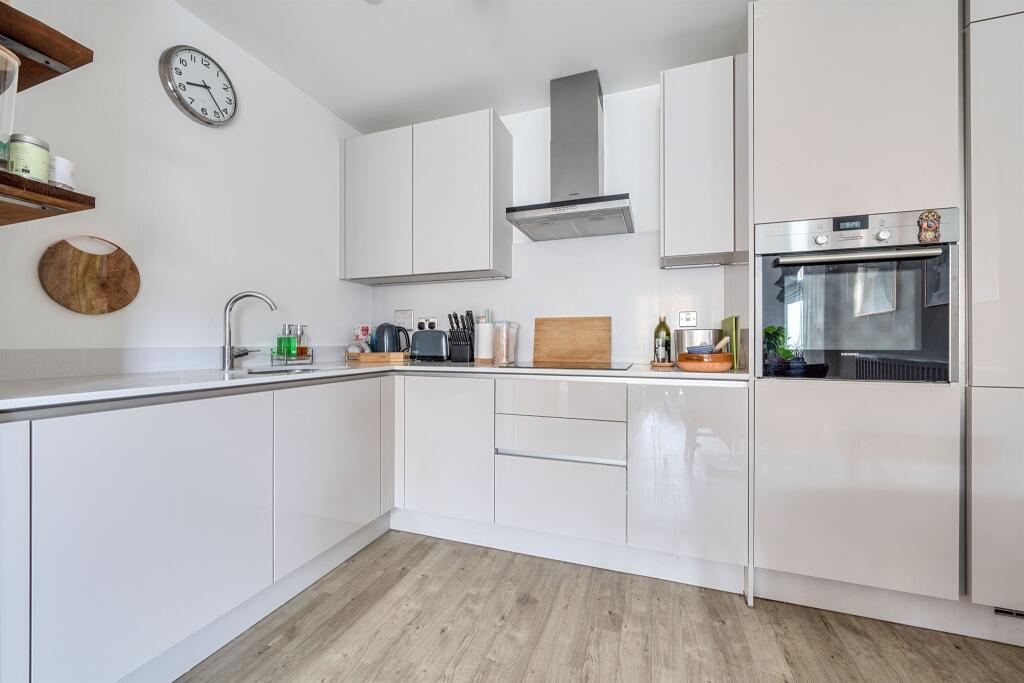 Apartment in London - More