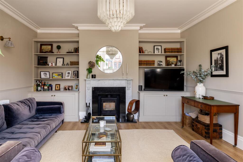 House in Reigate and Banstead, Woodhatch - View 6