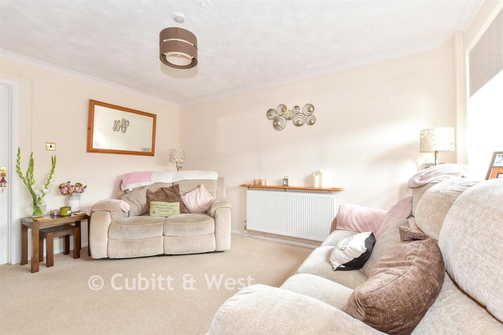 House in Horsham, Southwater - More