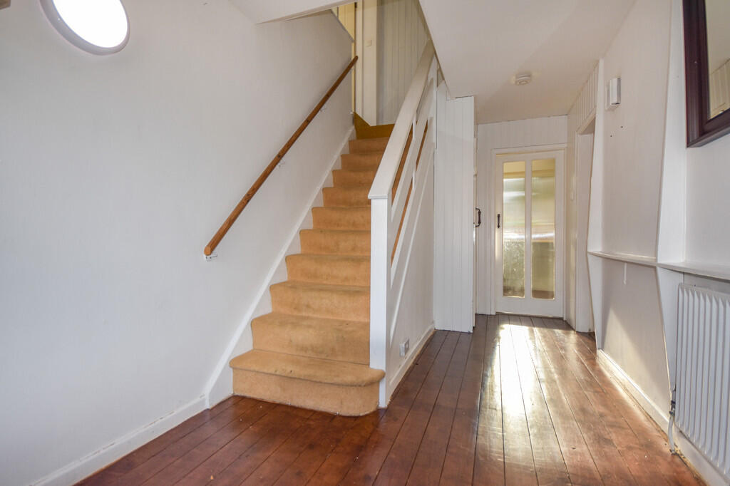 Drummond Drive, Nuthall photo 3