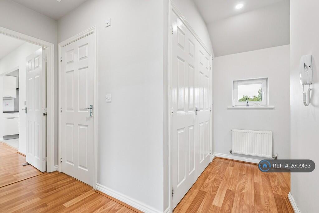 Apartment in Welwyn Hatfield, Hertfordshire - More