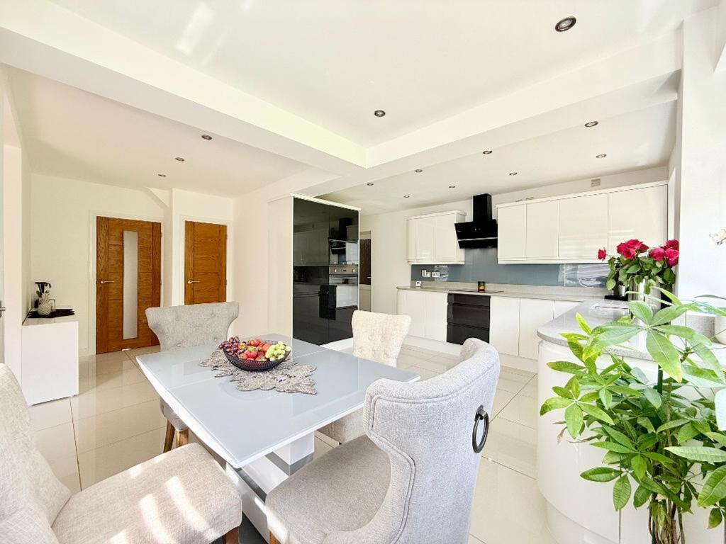 House in Luton, Biscot - View 2