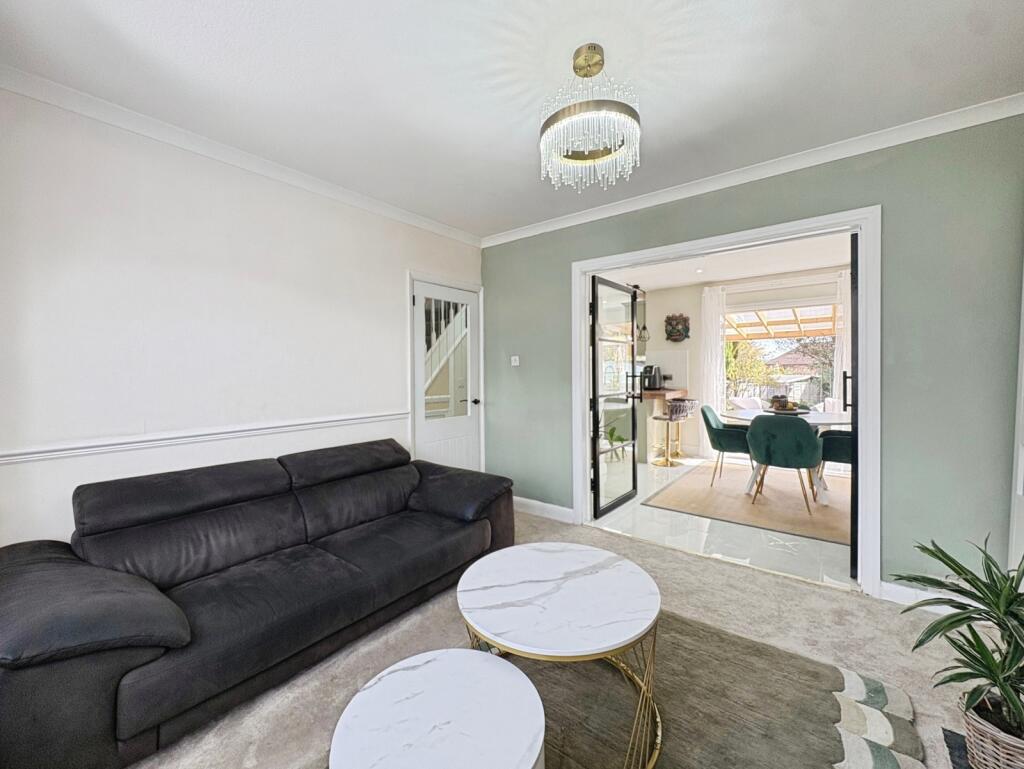 House in Rushmoor, North Town - More