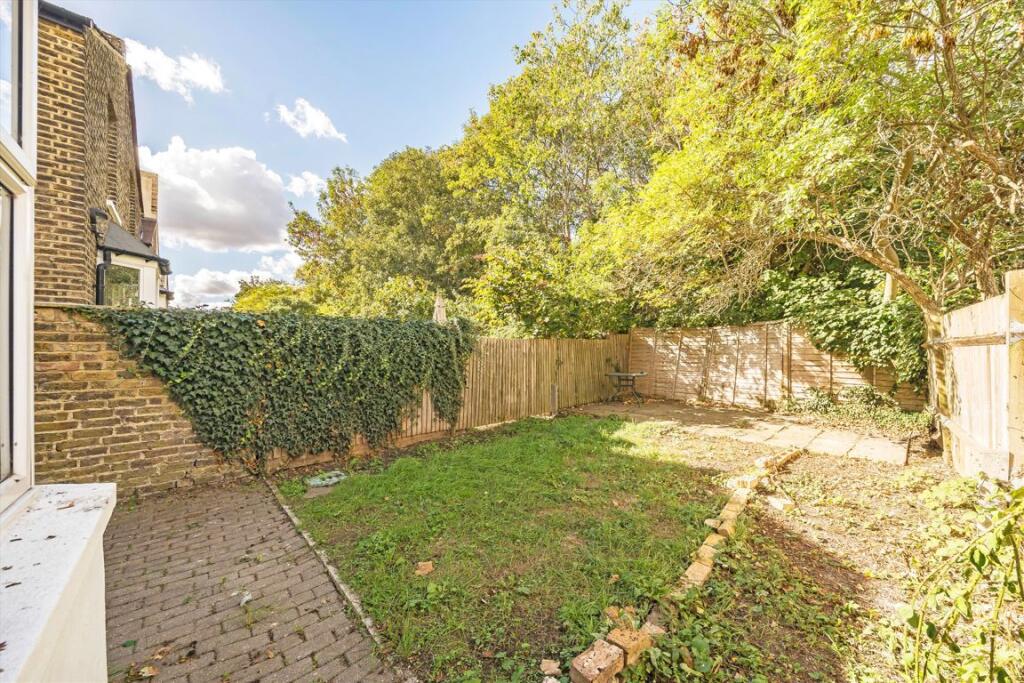 House in London, Honor Oak - More