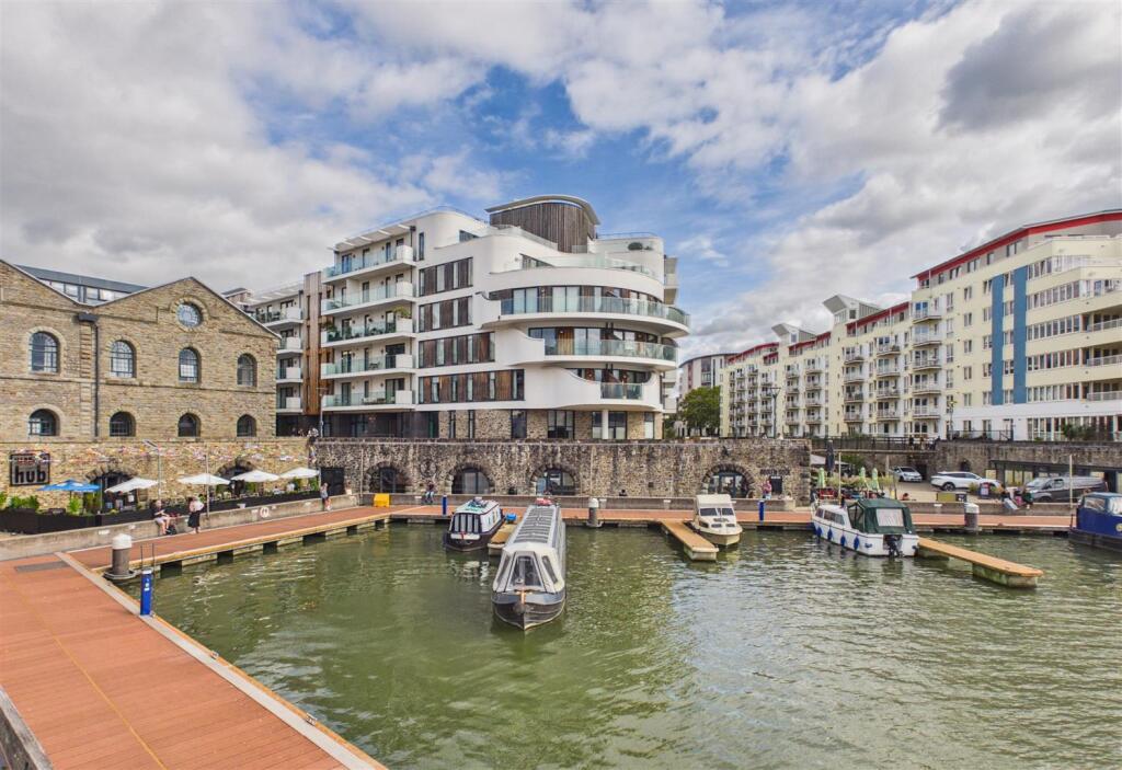 Millennium Promenade, Harbourside photo 3