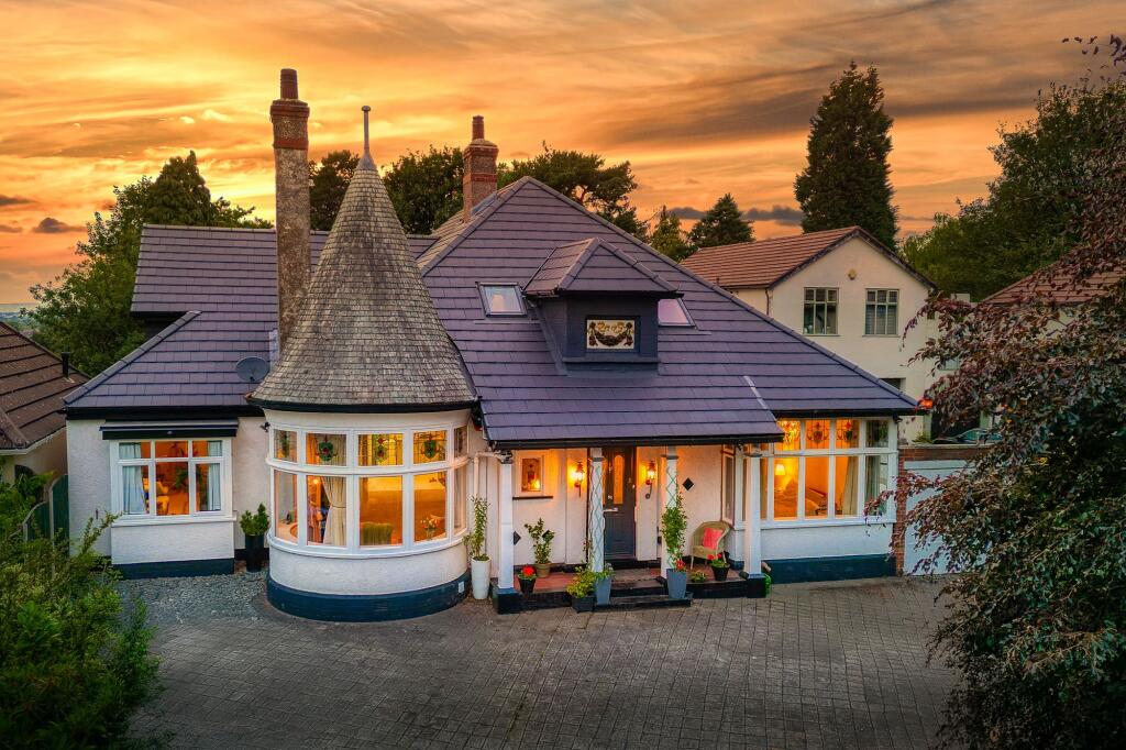 5-bed detached on Hyde Road, Woodley, £650,000