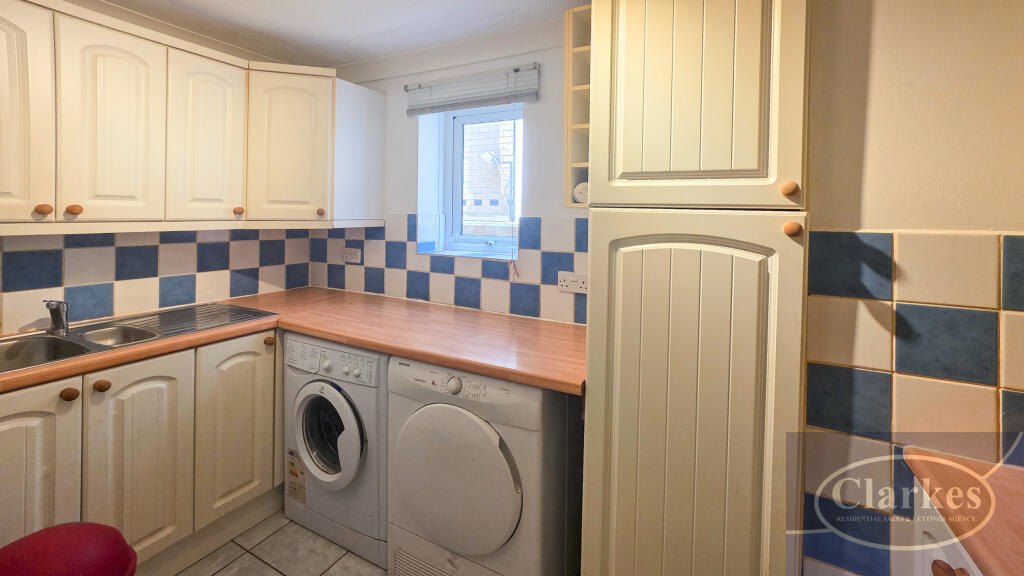 Apartment in Bournemouth, Boscombe - View 4