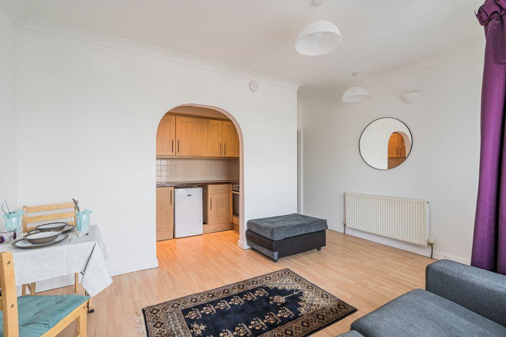 Apartment in Edinburgh, Drumbrae, Clermiston - View 5