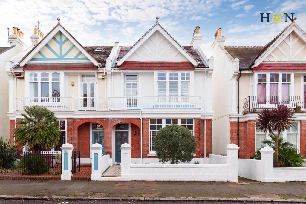 2-bed flat on Carlisle Road, Hove, £600,000