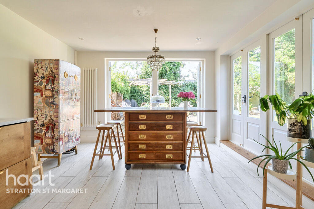 House in Marlborough, St Margarets - More