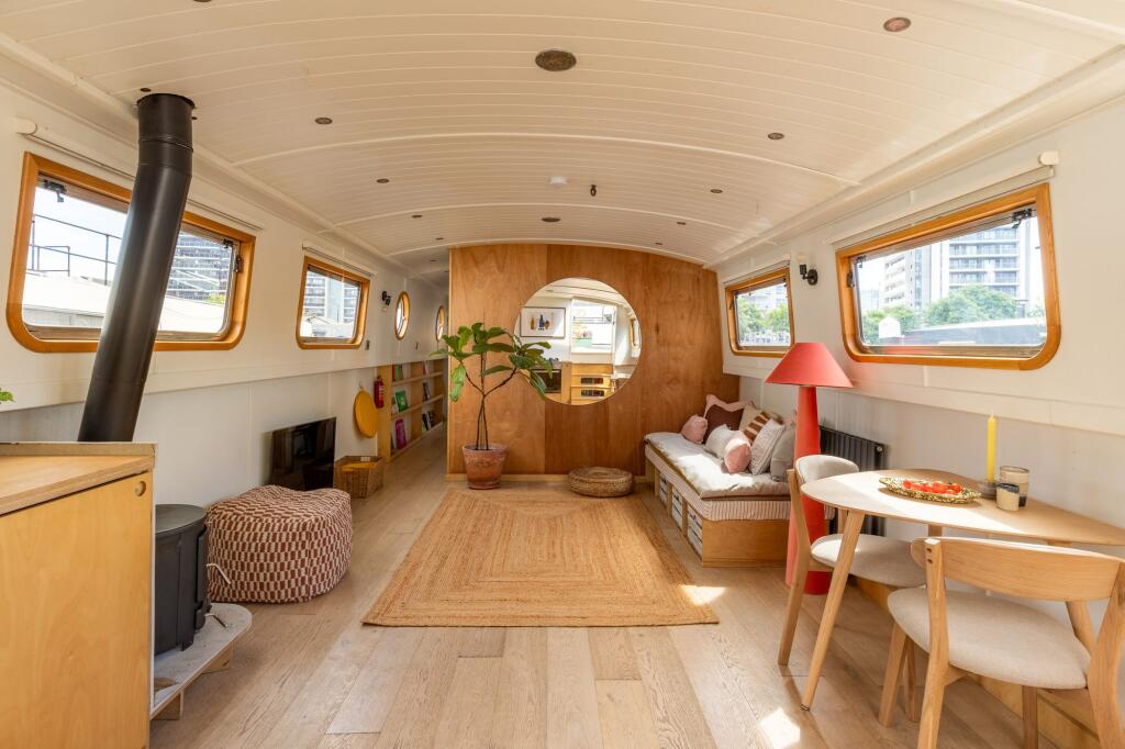 Main image of property: Boardwalk Place, Poplar, E14