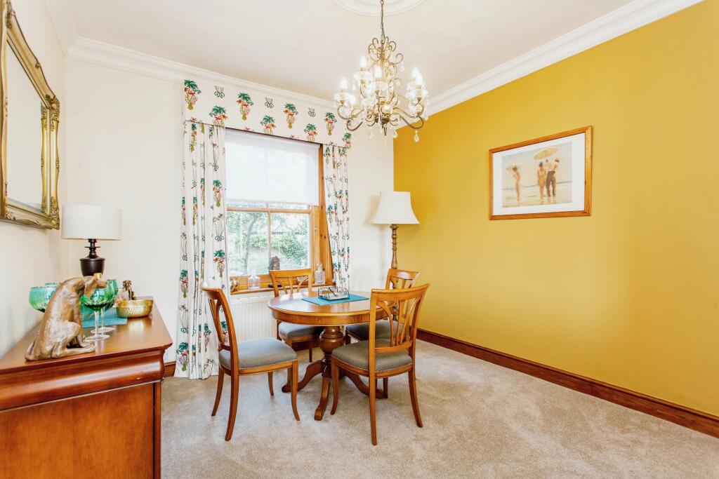 Apartment in Southend-on-Sea - View 4