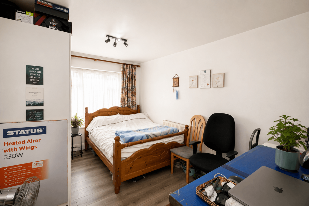 Apartment in London, London Borough of Brent - View 5