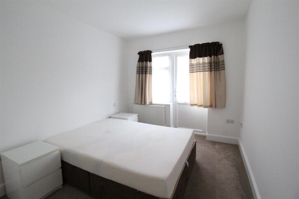 Apartment in Harrow - More