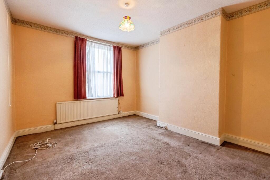 House in Leeds, West Yorkshire - View 5