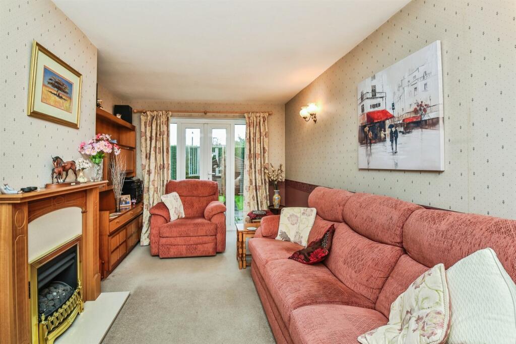 Honeybrook Close, CHIPPENHAM photo 4