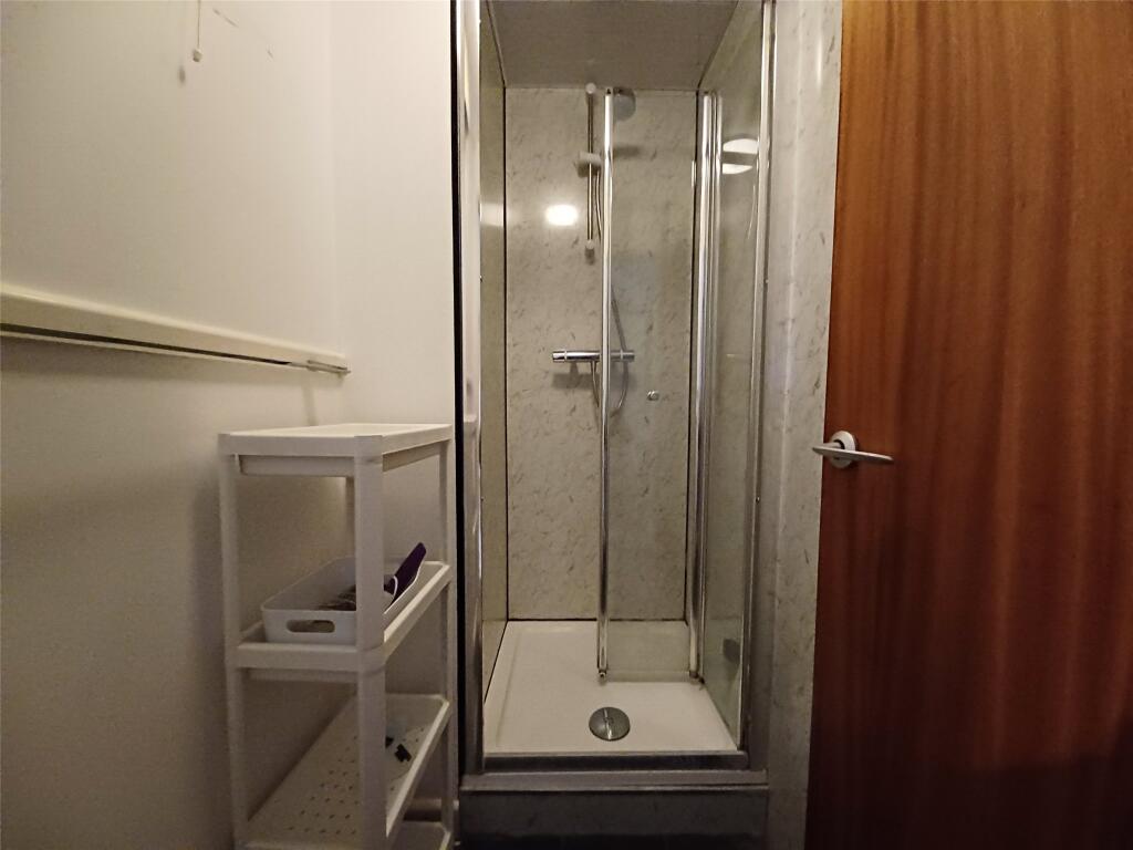 6 bedroom terraced house for rent