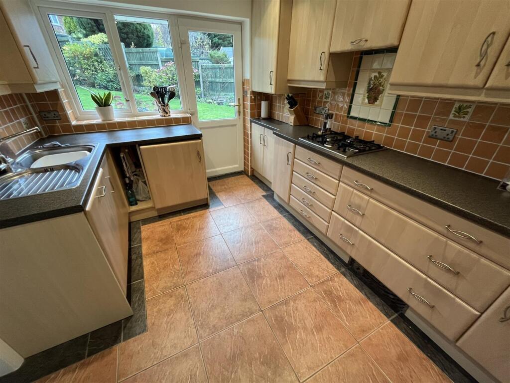 Birkdale Avenue, Colwyn Bay photo 4