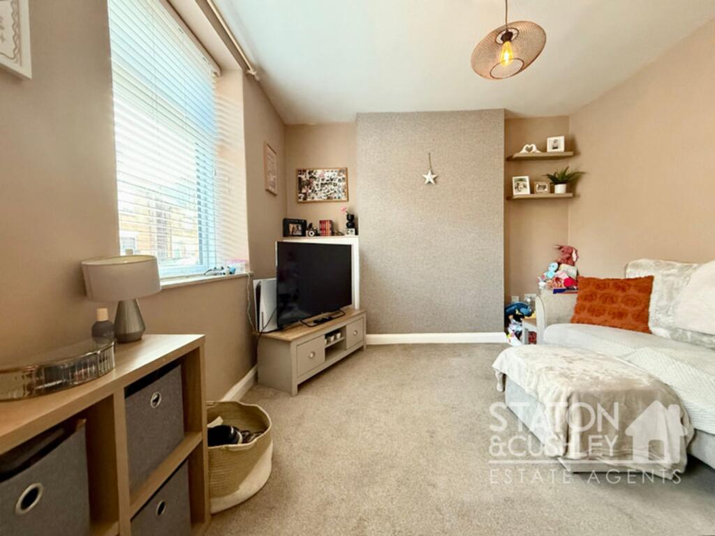 House in Mansfield, Nottinghamshire - View 5