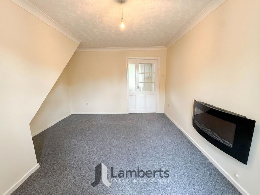 Abbey Close, Bromsgrove, B60 photo 5