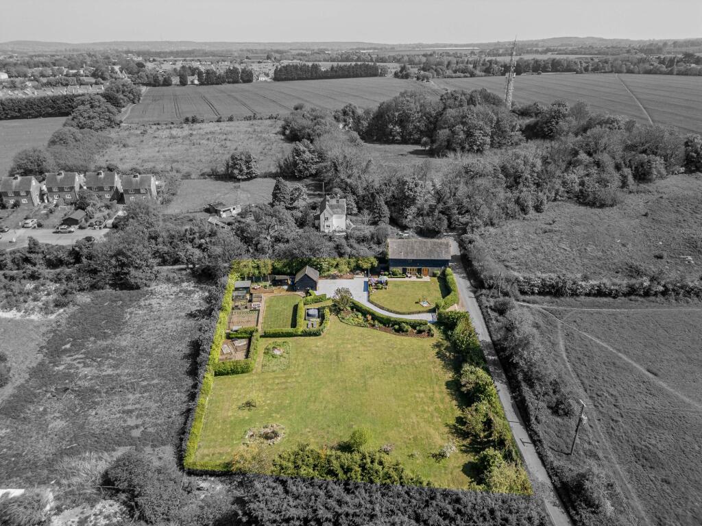 Vicarage Lane, Ospringe, ME13 photo 3
