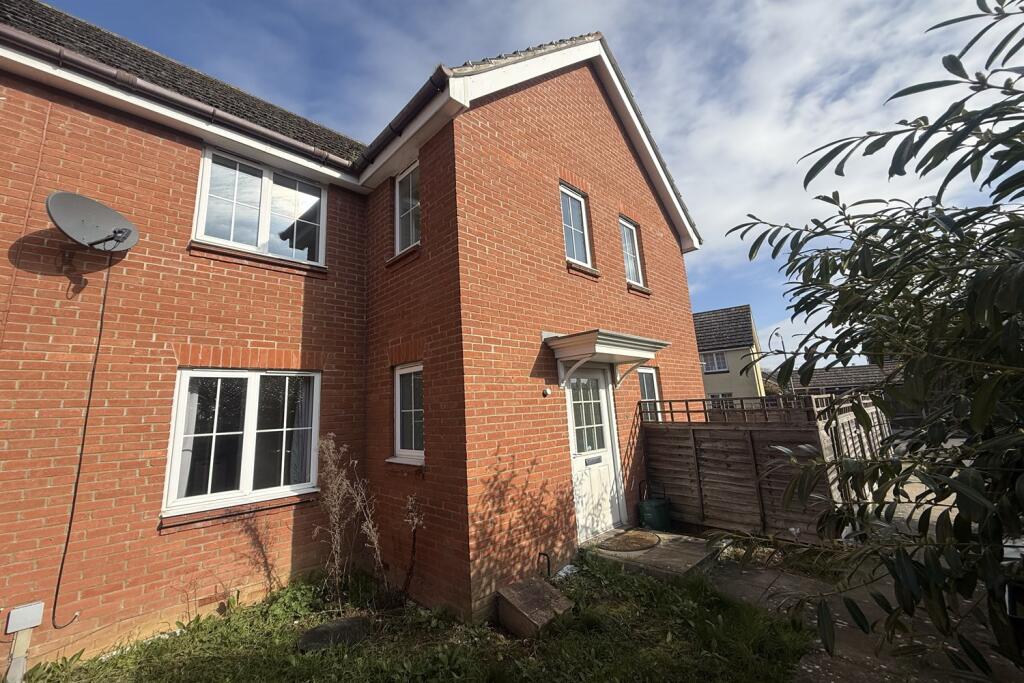 Main image of property: Braiding Crescent, Braintree, CM7