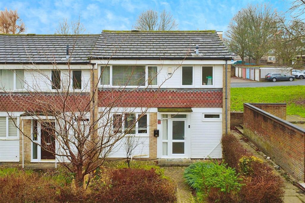 Main image of property: Basildon Square, Hemel Hempstead