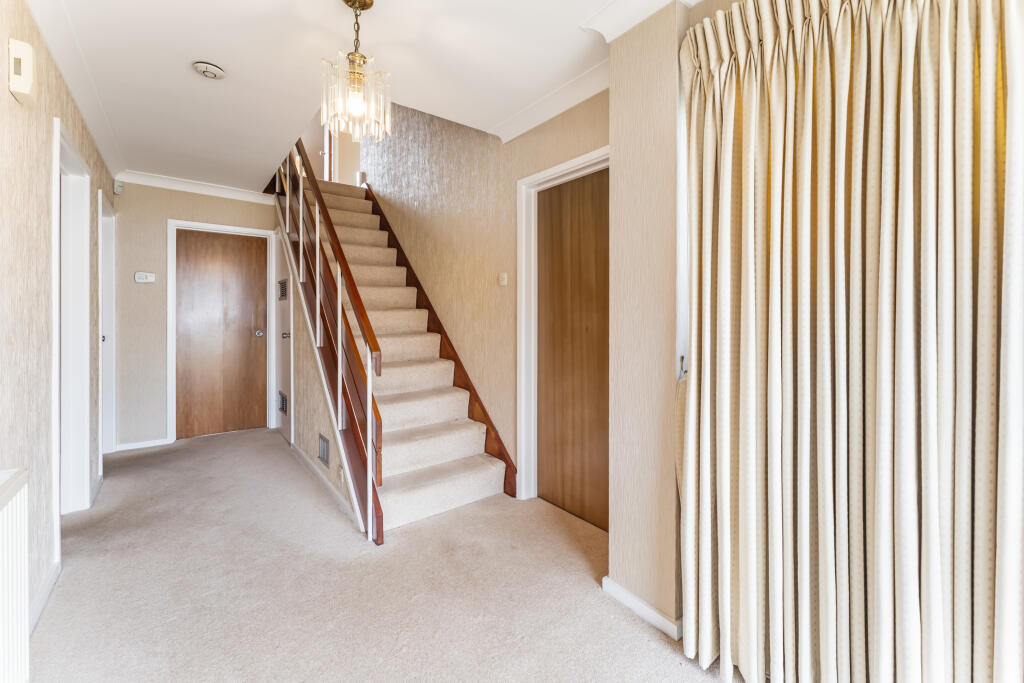 White House Close, Solihull, B91 photo 3