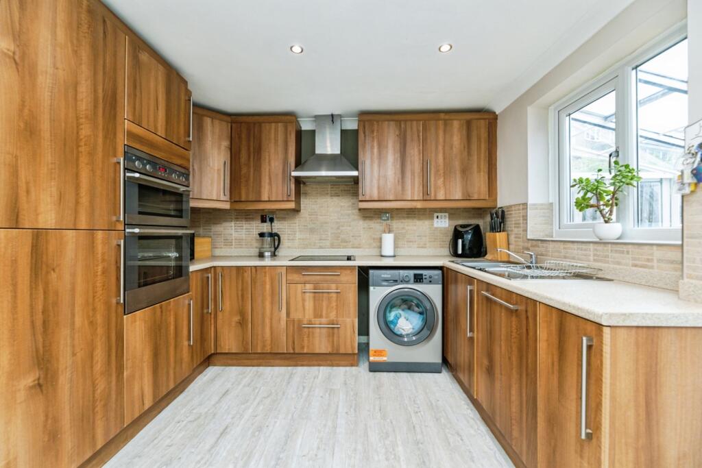 Merbeck Drive, High Green, Sheffield photo 2