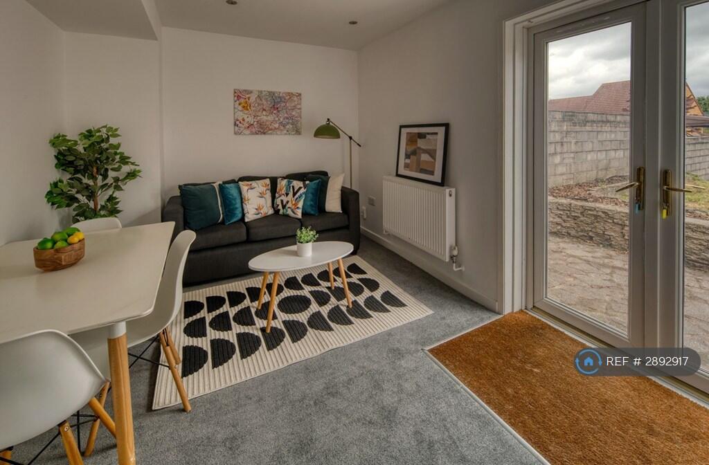 4 bedroom semi-detached house for rent