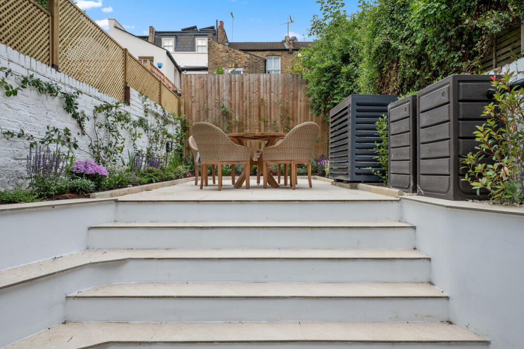House in London - View 4