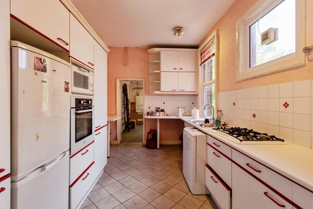House in Leeds, West Yorkshire - View 4