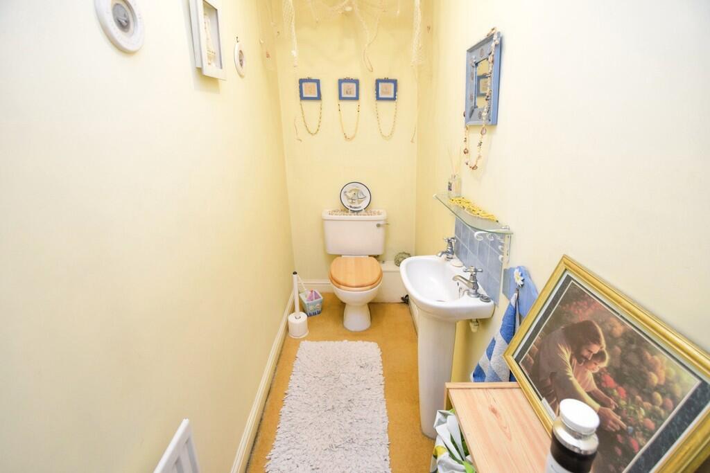 House in Bradford, West Yorkshire - View 4