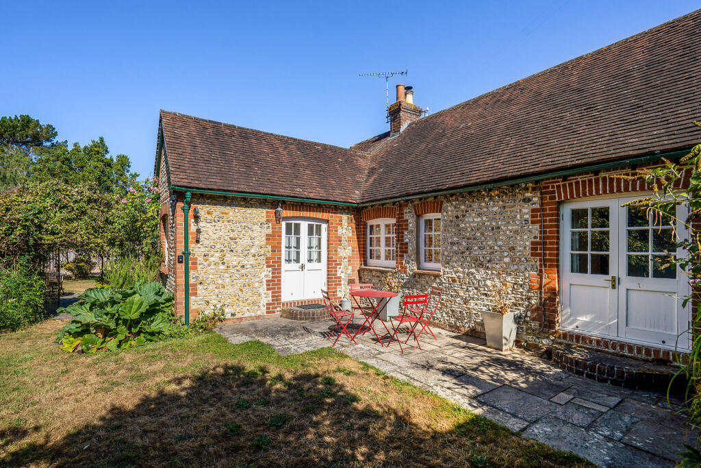 House in Portsmouth - More