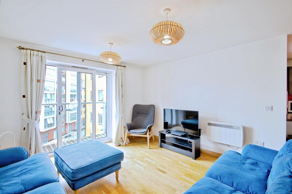 Apartment in Colchester, Hythe - View 3