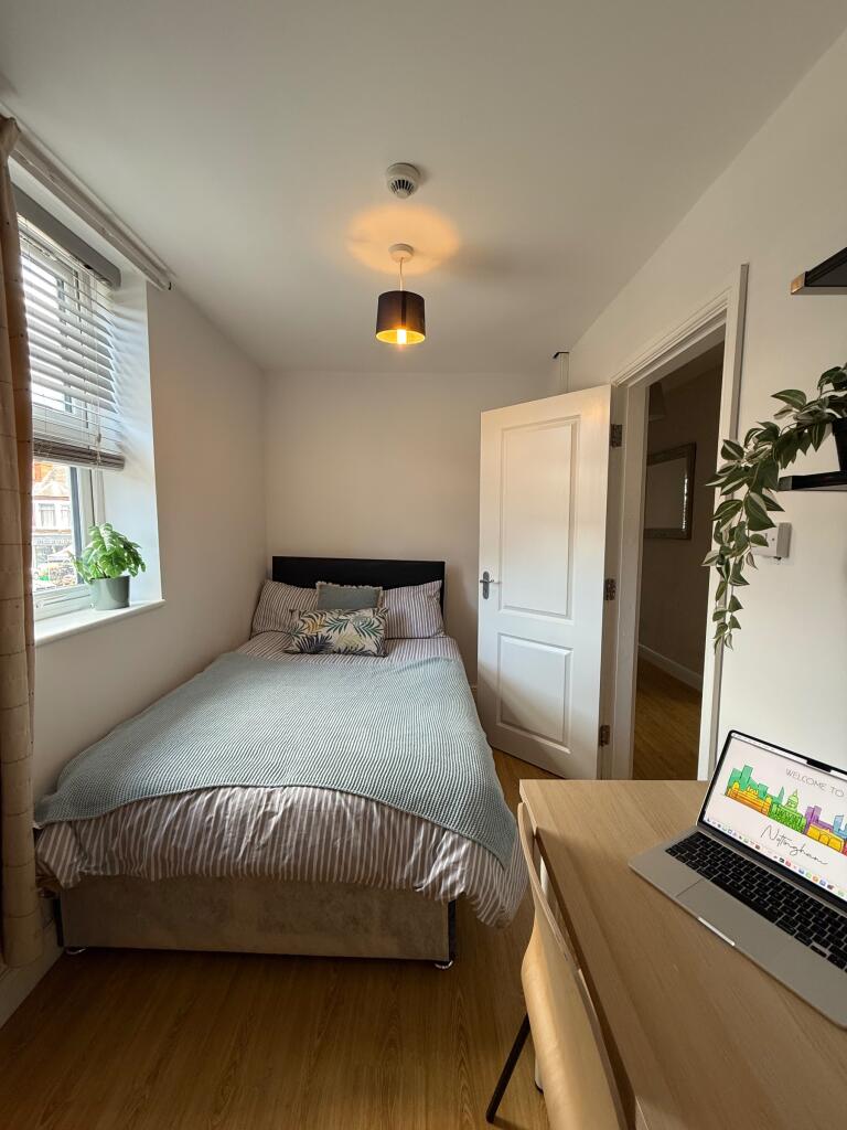 Apartment in Nottingham, Abbey Park - View 5