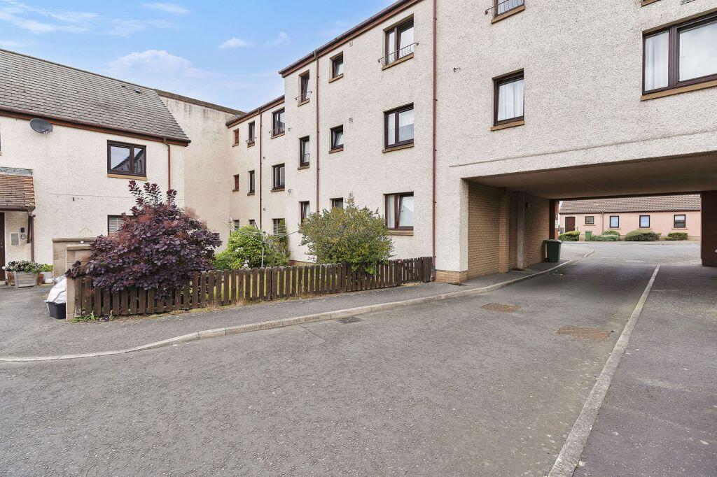 Main image of property: 16 The Promenade, Port Seton, East Lothian, EH32 0DF