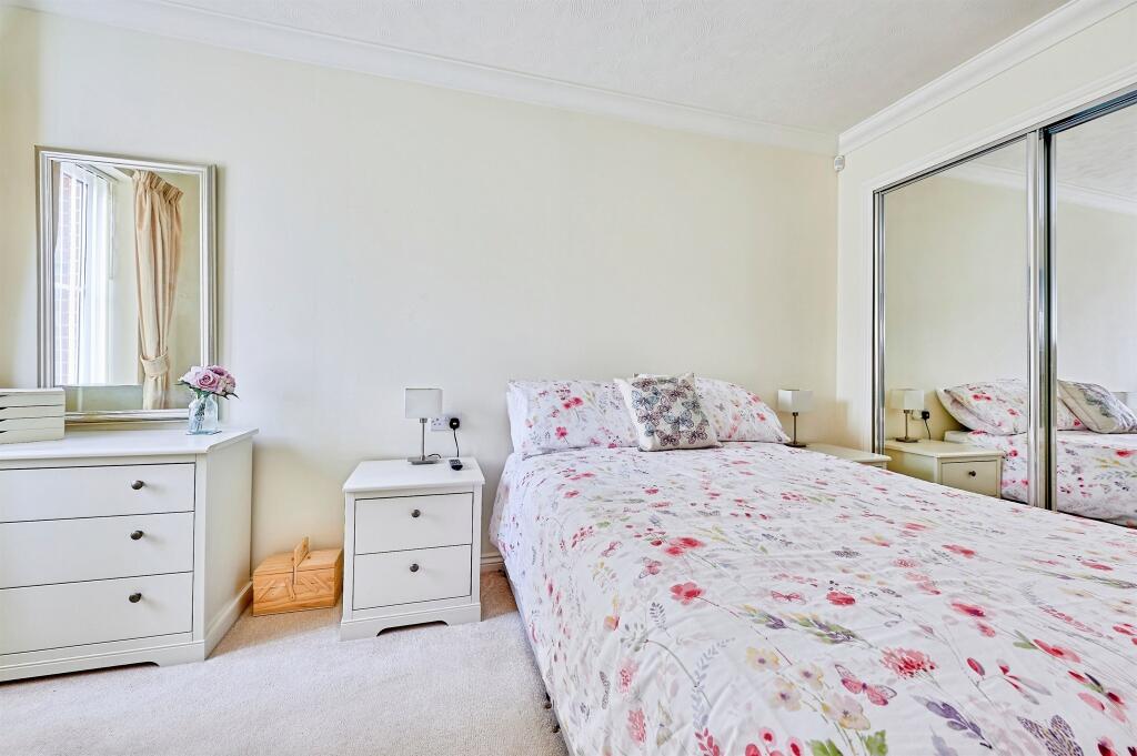 Radwinter Road, Saffron Walden - View 4