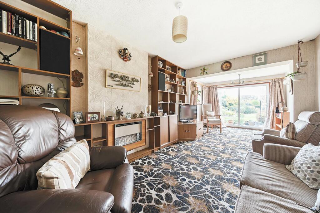 3 bedroom detached house for sale in Chiltern Avenue, Putnoe, MK41 - View 2