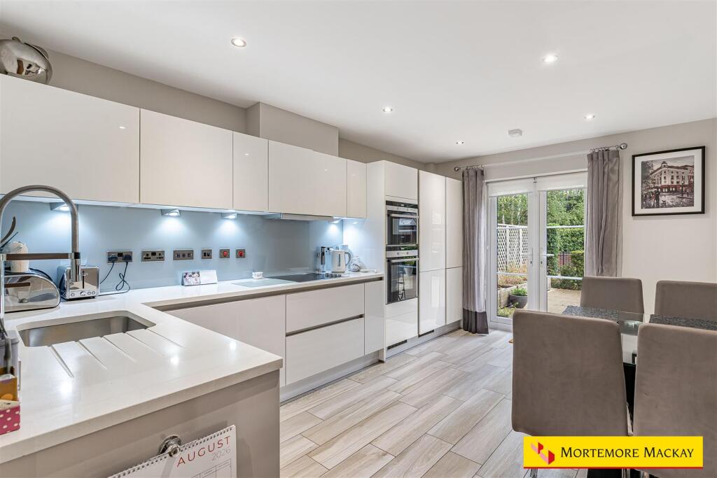 Apartment in Enfield - More