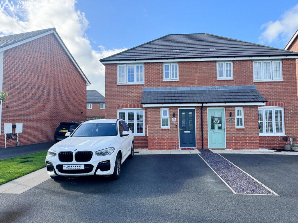 3-bed semi-detached on Clos Y Goleudy, Holyhead, Anglesey, LL65, £249,950