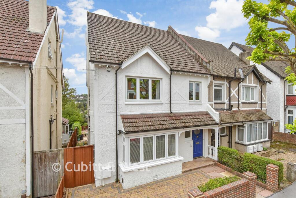 House in Croydon - View 5